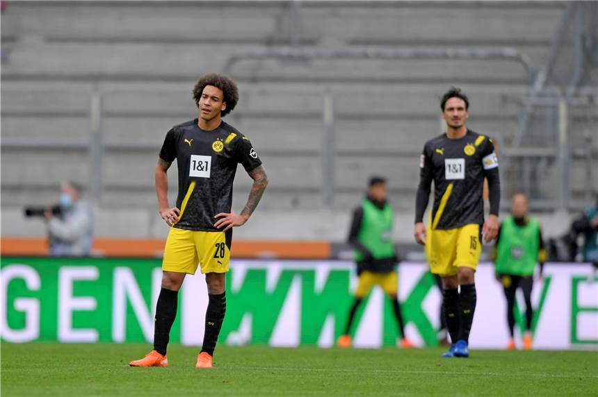Ideenlos und defensive Patzer: BVB-Blamage in Augsburg wirft Fragen auf Bedient nach dem 0:2 des BVB in Augsburg: Axel Witsel (l.) und Mats Hummels.