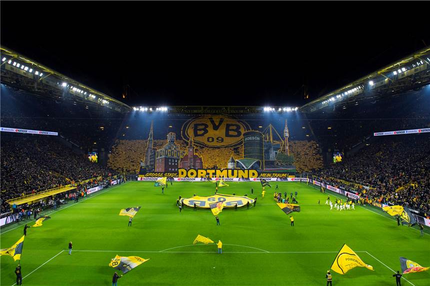 Michael Zorc über die BVB-Choreo gegen Frankfurt: Das lässt auch die Spieler nicht kalt Beeindruckend: die Choreo der BVB-Fans beim Heimspiel gegen Frankfurt.