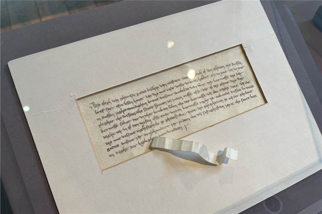 Befindet sich zwar nicht im Sim-Jü-Raum - sondern im Bürgerraum -, ist aber dennoch ein wichtiges historisches Dokument: Diese Urkunde verlieh Werne das Recht, den Simon-Juda-Markt abzuhalten.