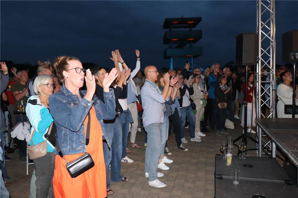 Begeisterte Besucher beim Summer Special mit Wolf Codera.
