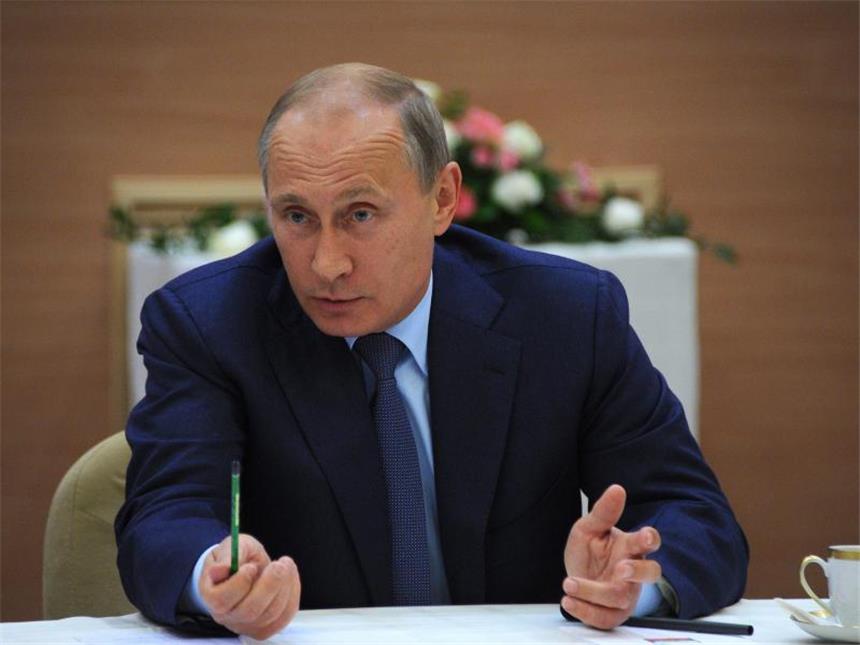 Hoffnungsschimmer im Ukraine-Konflikt Beharrt auf seiner Position und will sich nicht mit dem bereits ratifizierten Assoziierungsabkommen zwischen EU und der Ukraine abfinden: Kreml-Chef Putin. Foto: Mikhail Klementev/Archiv