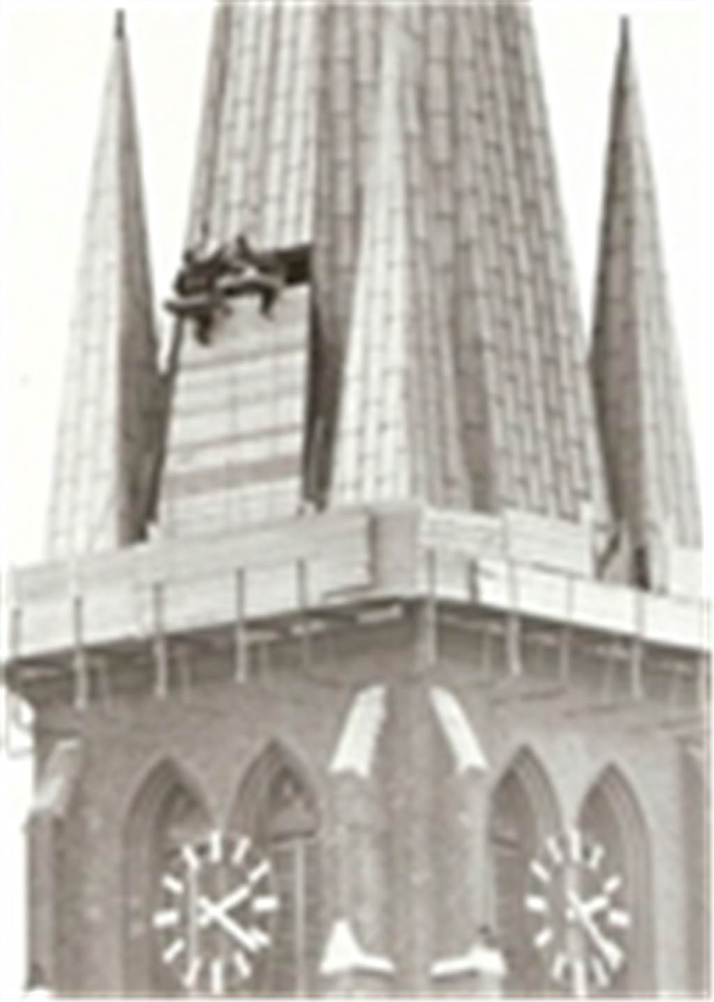 Das Geheimnis der Kirchturmspitze: Anton Klosa enthüllt besonderen Brief Bei Arbeiten an der Kirche im Jahr 1989 ließ es sich auch der damalige Pfarrer nicht nehmen, seine Kirche mal aus einer ganz besonderen Perspektive zu sehen.