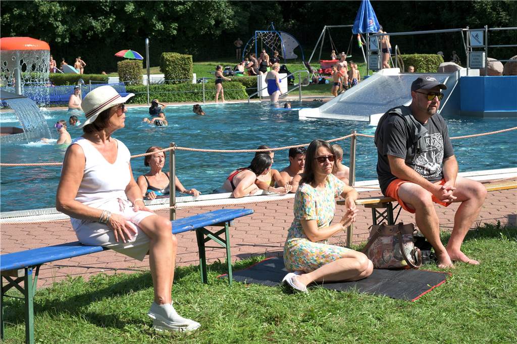 Bei bestem Wetter genossen die Gäste neben dem kühlen Nass auch Live-Musik und kühle Getränke.