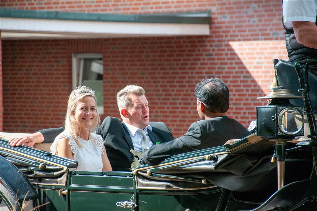 Bei bestem Wetter trafen sich die Kompanien des St.-Vitus-Schützenvereins zum Sternmarsch. Im Anschluss ging es gut gelaunt zum Ausholen der Majestäten.