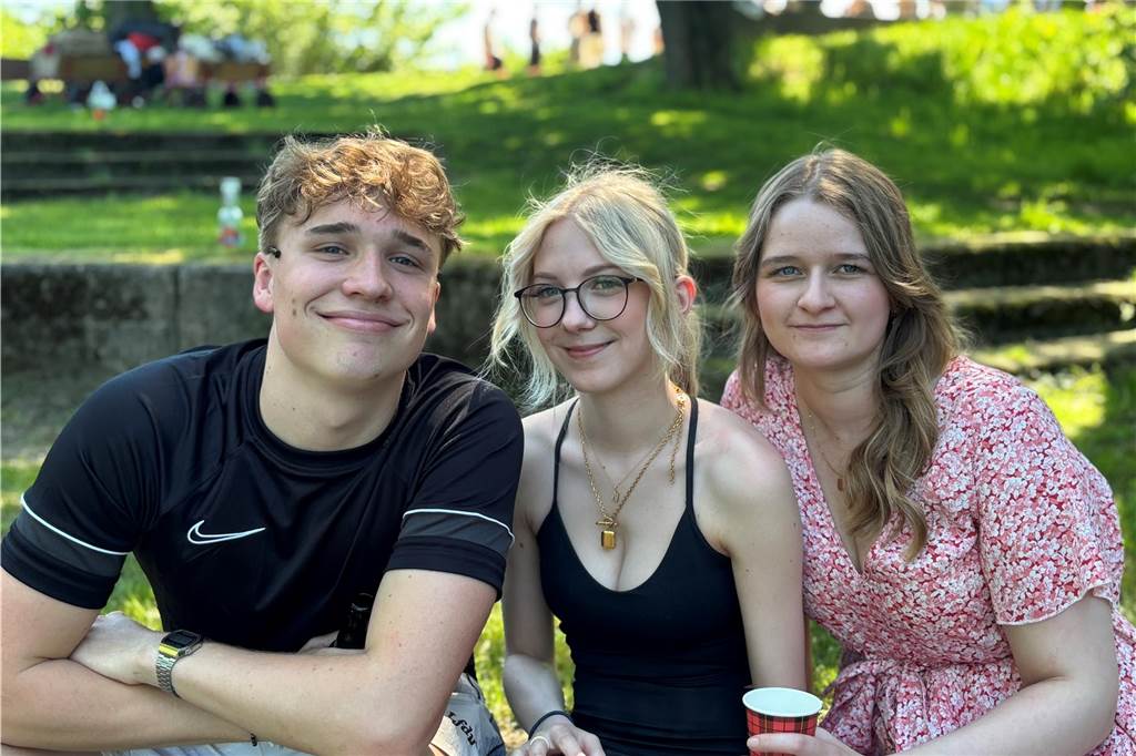 Besucher des Bürgerparks Maria Lindenhof in Dorsten am 1. Mai