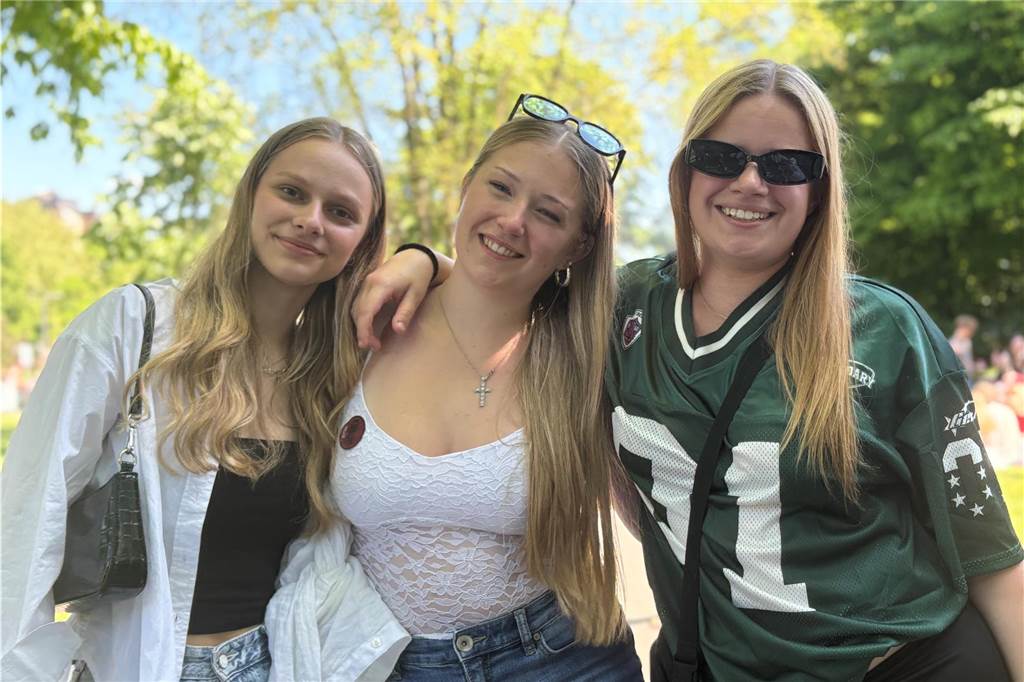 Besucher des Bürgerparks Maria Lindenhof in Dorsten am 1. Mai