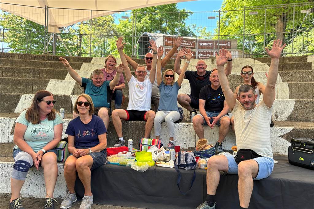 Besucher des Bürgerparks Maria Lindenhof in Dorsten am 1. Mai
