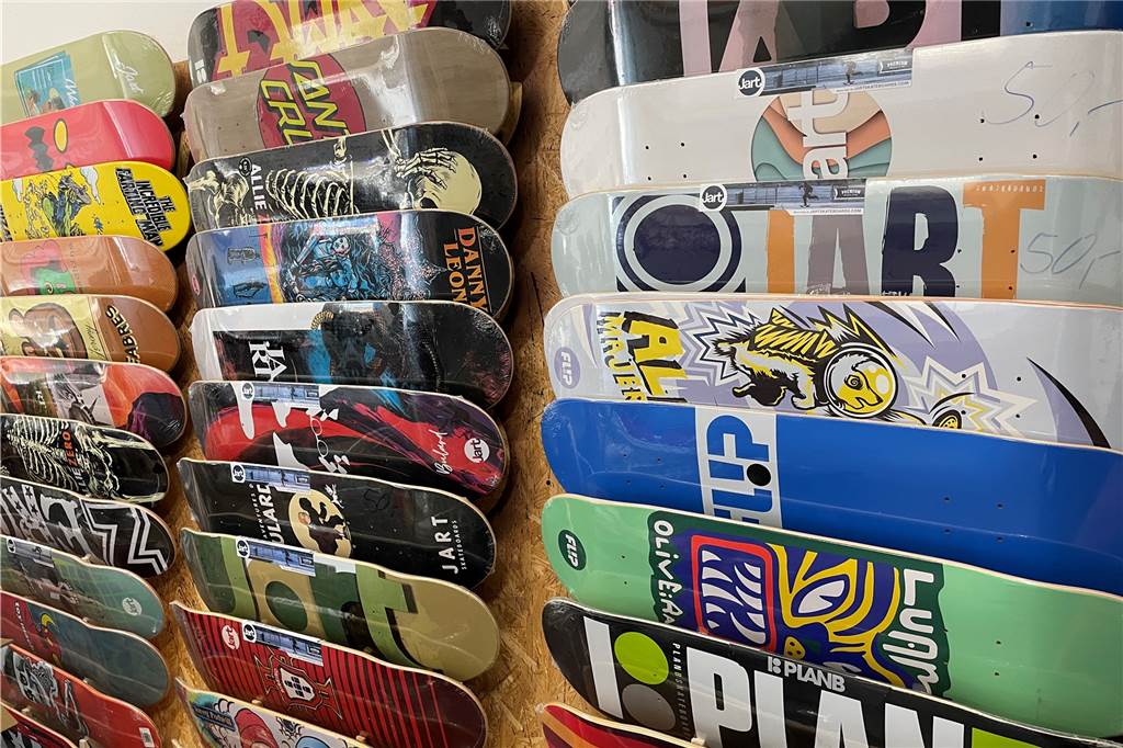 Mit Video: „Boardslide“ eröffnet an neuem Standort in Werne Skateboards an einer Wand