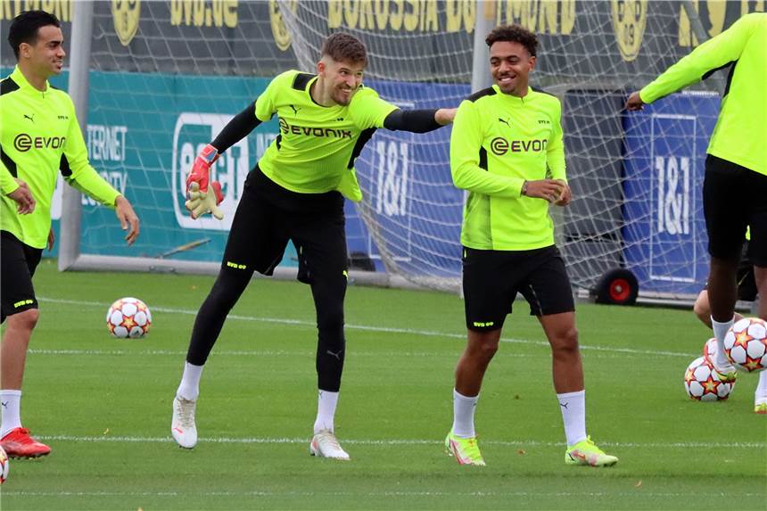 Wohl erneut ohne Haaland: So könnte der BVB gegen Sporting spielen Bei BVB-Neuzugang Donyell Malen (r.) soll gegen Sporting der Knoten platzen.