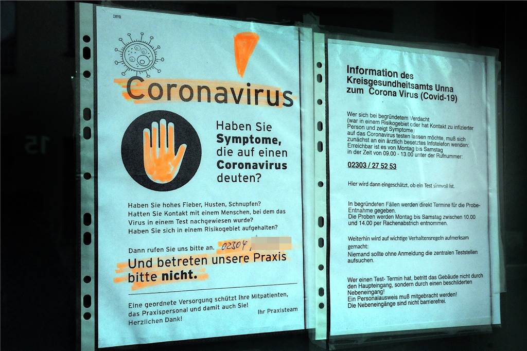 Coronavirus: Besucher klauen im Marienkrankenhaus Desinfektionsmittel gleich flaschenweise Bei Coronaverdacht die Praxis nicht betreten: Verhaltensregeln zum Coronavirus nennt der Aushang an einer Hausarztpraxis in Schwerte.