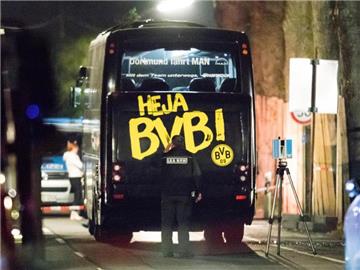 Bei dem Anschlag auf den Mannschaftsbus am 11. April wurden Abwehrspieler Marc Bartra und ein Polizist verletzt. Foto: Marcel Kusch