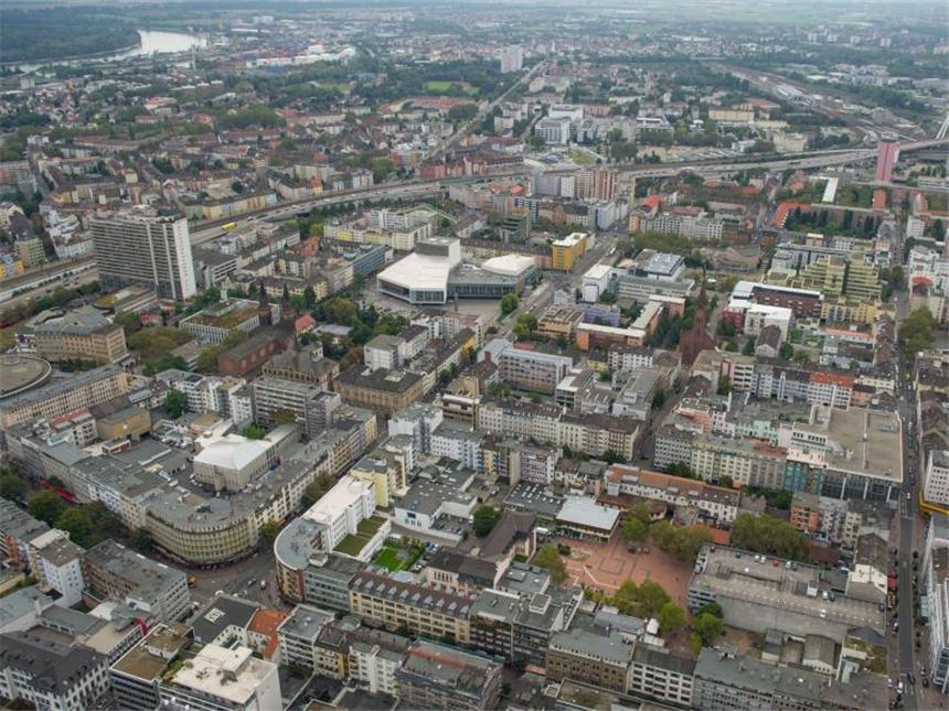 Ludwigshafener Bombenfund lässt Fragen offen Bei dem Jungen soll es sich um einen 2004 in Ludwigshafen geborenen Deutsch-Iraker handeln. Foto: Uwe Anspach