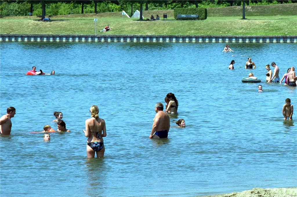Nach Bakterien-Alarm: Hat der Horstmarer-See wieder für Badegäste geöffnet? Bei dem super Wetter am vergangenen Donnerstag hätten vermutlich viele Menschen gerne das kühle Nass am Horstmarer See aufgesucht. Das war aber wegen zu vielen E.coli-Bakterien im Wasser nicht möglich. Doch jetzt können Badegäste den See wieder nutzen.