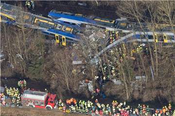 Bei dem Zusammenstoß am 9. Februar 2016 waren 12 Menschen ums Leben gekommen. Foto: Peter Kneffel