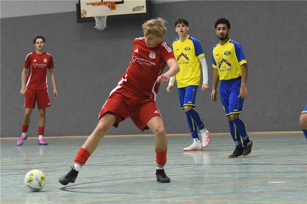 Drei Titel und stolze Eltern: Die besten Fotos vom Samstag der Junioren-Stadtmeisterschaft Bei den A-Junioren konnte ebenfalls der SV Wacker Obercastrop seinen Titel in der Halle verteidigen.