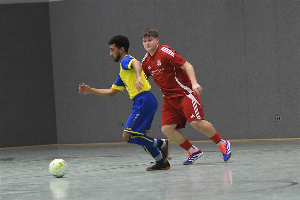 Drei Titel und stolze Eltern: Die besten Fotos vom Samstag der Junioren-Stadtmeisterschaft Bei den A-Junioren konnte ebenfalls der SV Wacker Obercastrop seinen Titel in der Halle verteidigen.