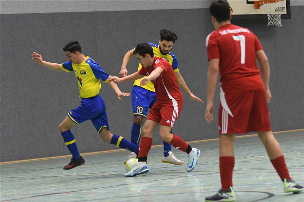 Drei Titel und stolze Eltern: Die besten Fotos vom Samstag der Junioren-Stadtmeisterschaft Bei den A-Junioren konnte ebenfalls der SV Wacker Obercastrop seinen Titel in der Halle verteidigen.