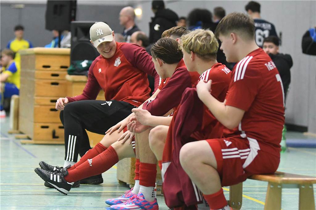 Drei Titel und stolze Eltern: Die besten Fotos vom Samstag der Junioren-Stadtmeisterschaft Bei den A-Junioren konnte ebenfalls der SV Wacker Obercastrop seinen Titel in der Halle verteidigen.