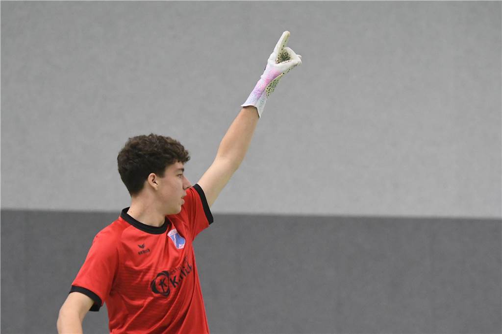 Drei Titel und stolze Eltern: Die besten Fotos vom Samstag der Junioren-Stadtmeisterschaft Bei den A-Junioren konnte ebenfalls der SV Wacker Obercastrop seinen Titel in der Halle verteidigen.