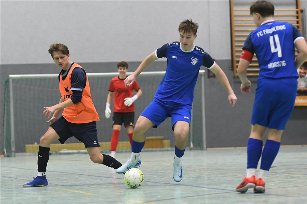 Drei Titel und stolze Eltern: Die besten Fotos vom Samstag der Junioren-Stadtmeisterschaft Bei den A-Junioren konnte ebenfalls der SV Wacker Obercastrop seinen Titel in der Halle verteidigen.
