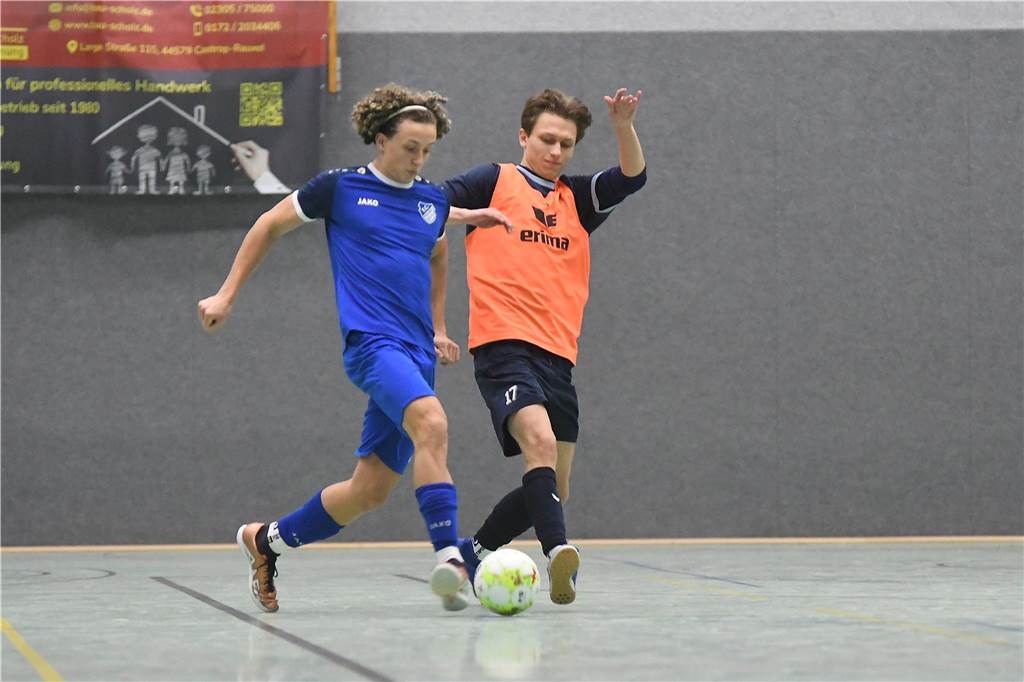 Drei Titel und stolze Eltern: Die besten Fotos vom Samstag der Junioren-Stadtmeisterschaft Bei den A-Junioren konnte ebenfalls der SV Wacker Obercastrop seinen Titel in der Halle verteidigen.