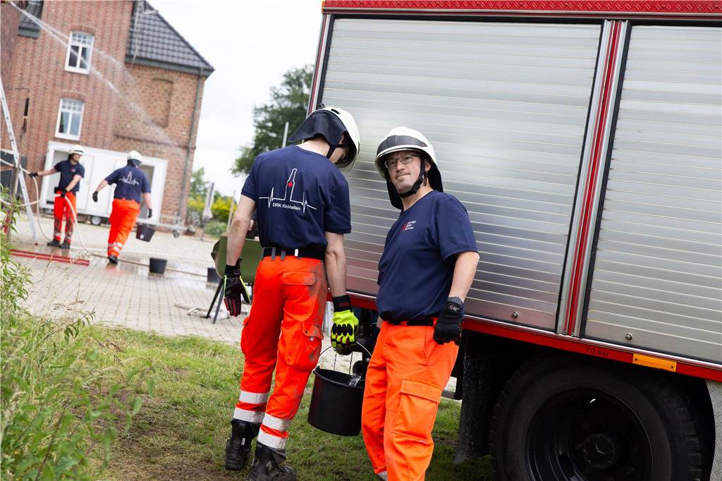 Das große Messen der Einsatzkräfte in Kirchhellen: Eine Gaudi für alle Bei den Aufgaben ging es um körperliche Ausdauer, Geschicklichkeit und feuerwehrtechnisches Verständnis. Auch der Spaß kam nicht zu kurz.