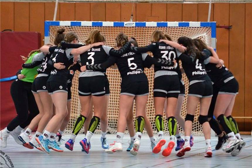 Herzschlagfinale führt die Mädchen der Ruhr Füchse in die Oberliga Bei den B-Jugend-Mädchen der Schwerter Ruhr Füchse kannte der Jubel nach der erfolgreichen Qualifikation für die Oberliga keine Grenzen.