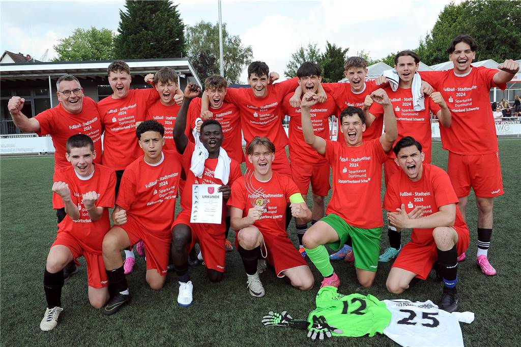 SC Berchum/Garenfeld räumt mit drei Titeln ab: Alkoholverbot hat sich „definitiv bewährt“ Bei den B-Junioren setzte sich der TuS Holzen-Sommerberg im Endspiel gegen den Geisecker SV II mit 2:0 durch und wurde neuer Stadtmeister.