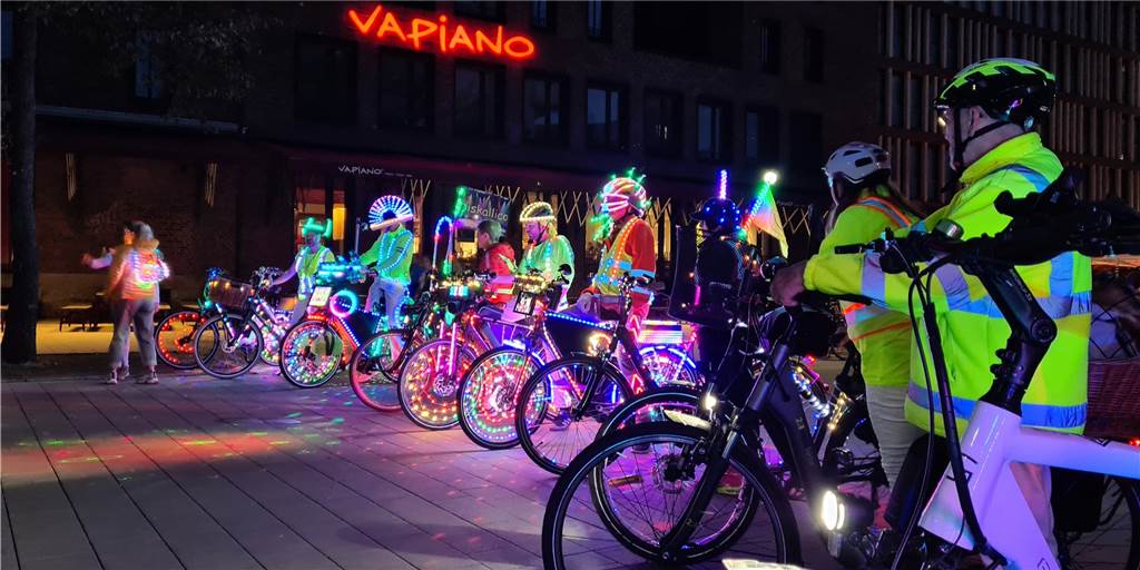 Restaurant-Besucher in Münster klatschten Beifall für Diskallico und Co. Bei den Dreharbeiten in Münster war die Light-Rider-Gruppe um Karl Jehle alias Diskallico am Sonntagabend ein echter Hingucker.