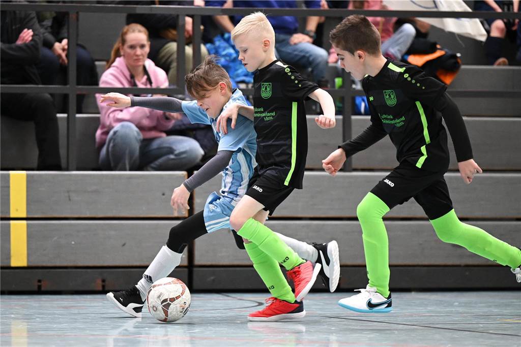 Bei den E-Junioren hat der TuS Haltern am See den Titel geholt. Mit 13 Punkten aus fünf Spielen landete der TuS vor dem SV Hullern (zehn Punkte) und dem SV Bossendorf (8 Punkte).