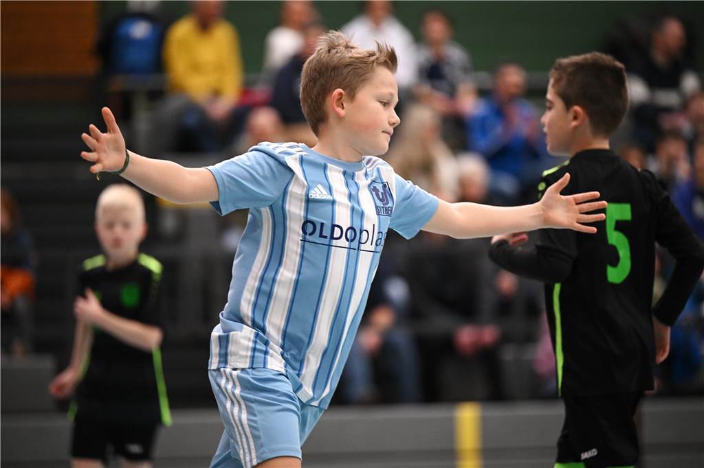 Bei den E-Junioren hat der TuS Haltern am See den Titel geholt. Mit 13 Punkten aus fünf Spielen landete der TuS vor dem SV Hullern (zehn Punkte) und dem SV Bossendorf (8 Punkte).