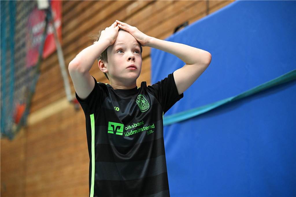 Bei den E-Junioren hat der TuS Haltern am See den Titel geholt. Mit 13 Punkten aus fünf Spielen landete der TuS vor dem SV Hullern (zehn Punkte) und dem SV Bossendorf (8 Punkte).