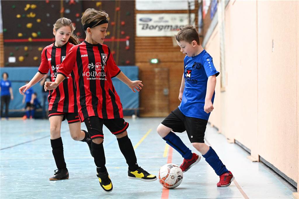 Bei den E-Junioren hat der TuS Haltern am See den Titel geholt. Mit 13 Punkten aus fünf Spielen landete der TuS vor dem SV Hullern (zehn Punkte) und dem SV Bossendorf (8 Punkte).