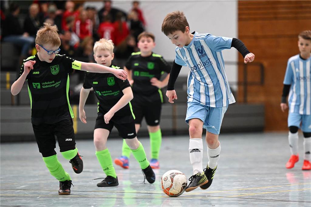 Bei den E-Junioren hat der TuS Haltern am See den Titel geholt. Mit 13 Punkten aus fünf Spielen landete der TuS vor dem SV Hullern (zehn Punkte) und dem SV Bossendorf (8 Punkte).