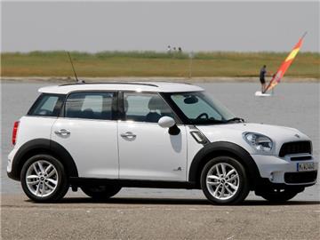 Bei den ersten Hauptuntersuchungen meist ohne Probleme: Der Mini Countryman - hier die 2010 auf den Markt gekommene Generation - ist Experten zufolge als Gebrauchtwagen überdurchschnittlich zuverlässig. Foto: BMW Group/dpa-tmn