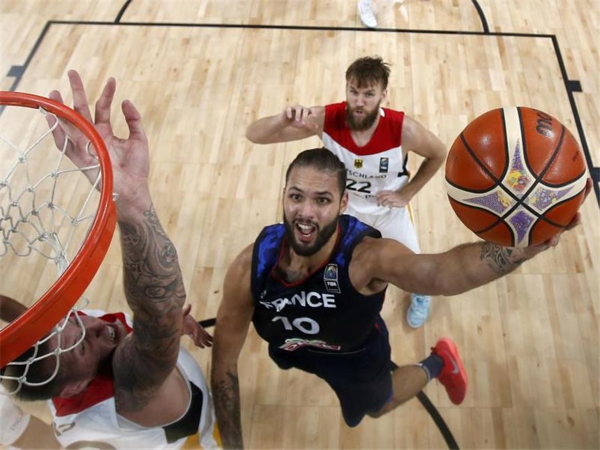 84:81 gegen Frankreich: Schröder & Co. im EM-Viertelfinale Bei den Franzosen überragte Evan Fournier mit 27 Punkten. Foto: Yorgos Matthaios