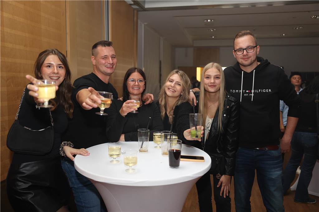 Bei den Gästen der Sim-Jü-Party herrschte am Samstagabend super Stimmung.