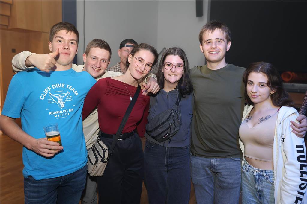Bei den Gästen der Sim-Jü-Party herrschte am Samstagabend super Stimmung.