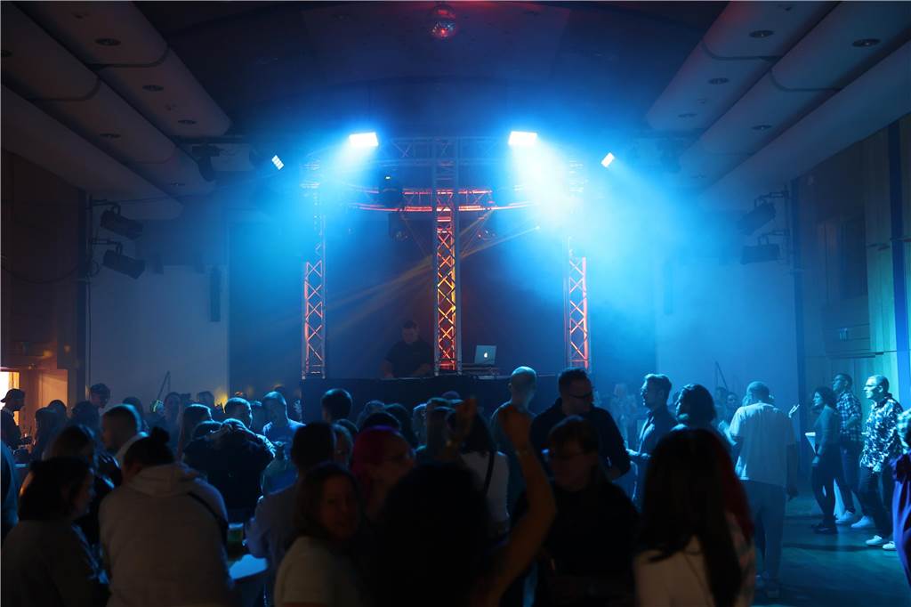Bei den Gästen der Sim-Jü-Party herrschte am Samstagabend super Stimmung.