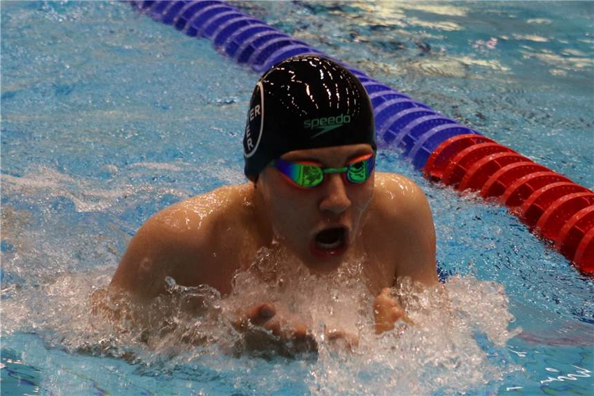 Meister des Wassers: Maurice Wetekam ist bei den IDM in Berlin nicht zu stoppen Bei den internationalen deutschen Meisterschaften im Schwimmen für Menschen mit Behinderung (IDM) war der Ergster Maurice Wetekam in seinem Jahrgang nicht zu schlagen.