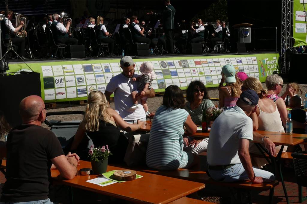 Bei den Marktplatztönen stand am Sonntag das große Husarenkonzert auf dem Plan.