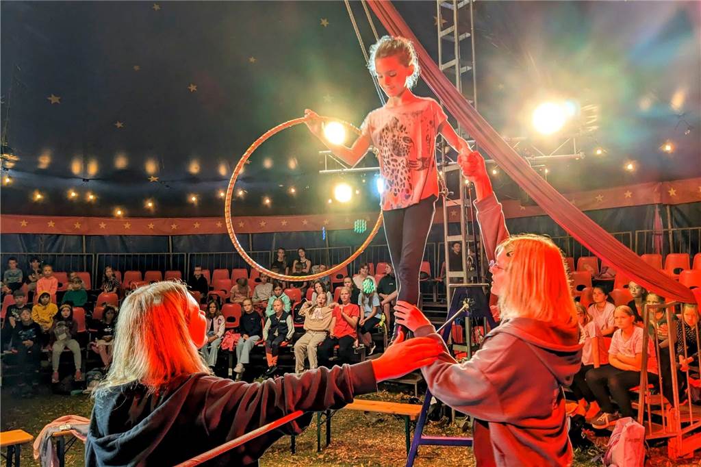 Kinder in Dorsten machen Zirkus am Treffpunkt Altstadt Balancier-Seil