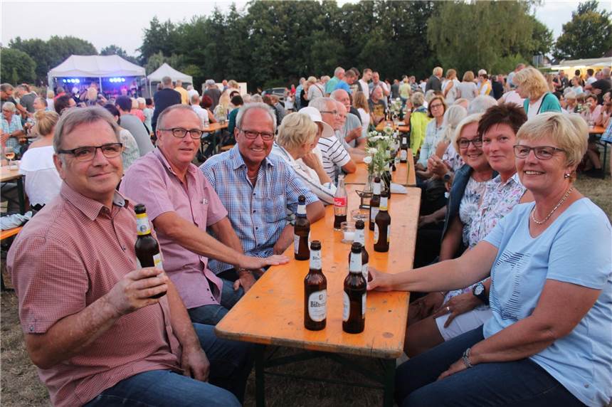 Livemusik mit Urlaubsflair am alten Hafenbecken Bei den Summer Specials am alten Hafenbecken herrschte gute Stimmung.