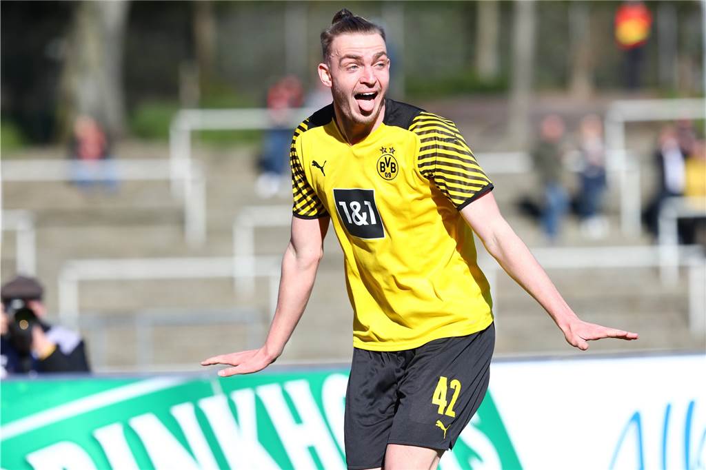 Bradley Fink als Torjäger bei den BVB-Profis? Maaßen hält den Ball flach Bei der 2:3-Niederlage gegen den SV Wehen Wiesbaden erzielte Bradley Fink seinen ersten Treffer für die BVB-U23.