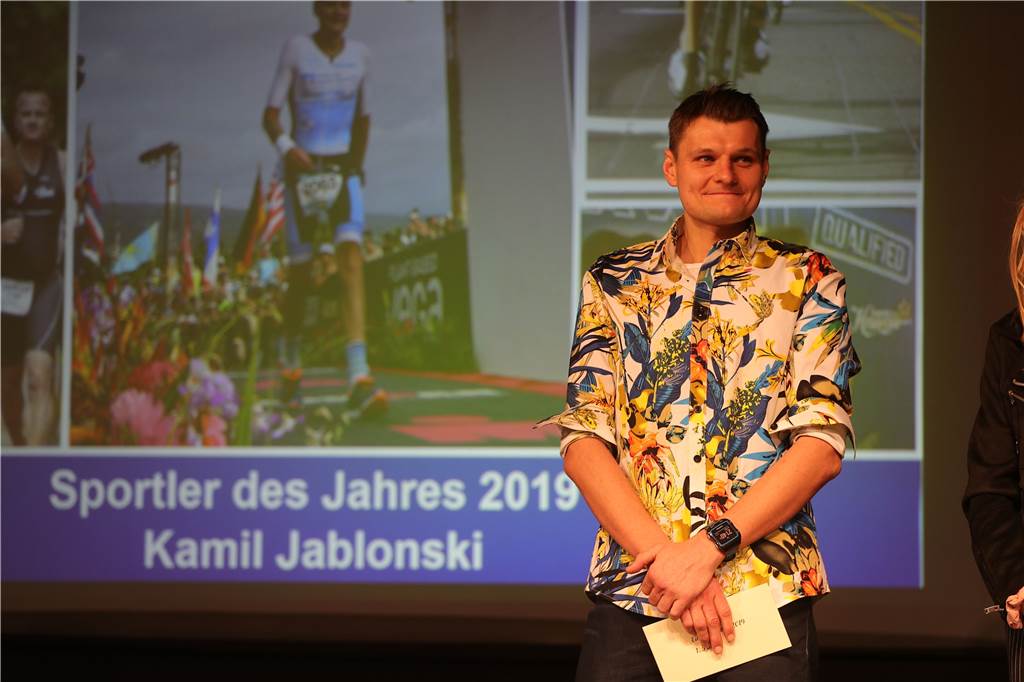 Von der Kreisliga nach Hawaii - Die unglaubliche Geschichte von Kamil Jablonski Bei der alljährlichen Sportlergala in Werne werden jedes Jahr wieder Sportler und Mannschaft des vergangenen Jahres gewählt. Kamil Jablonski ist der Werner Sportler des Jahres 2019 gewesen. Bei der Mannschaftswahl triumphierten - wie bereits vor zwei Jahren - die Triathleten der TV Werne Wasserfreunde.