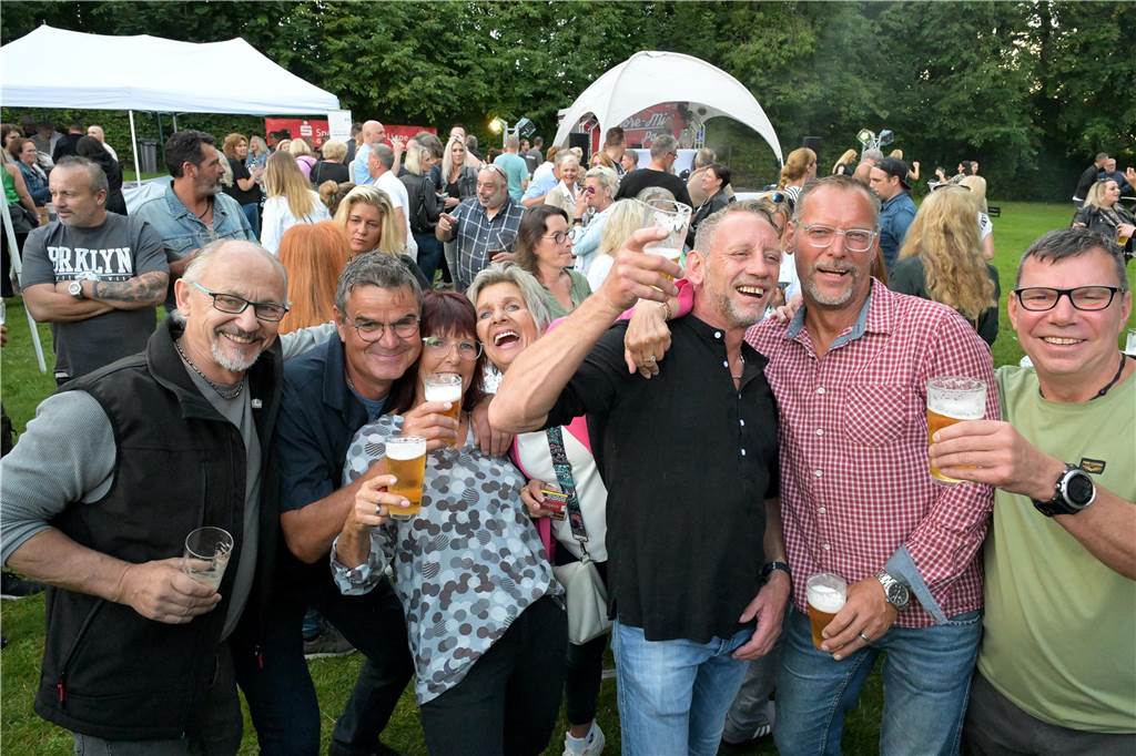 Party zum Zehnjährigen des Bürgerfreibads: Getanzter Dank an Ehrenamtliche Bei der Amore-Mio-Party wurde ausgiebig, aber friedlich, gefeiert.