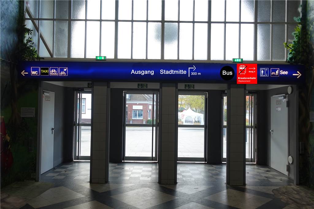„Von einem Musterbahnhof ist der Bahnhof Haltern noch weit entfernt“ Bei der Ausgansinfo am Bahnhof wären Hinweise auf den Schienenersatzverkehr und auf den Taxistand sinnvoll, so Bernd Seckfort.
