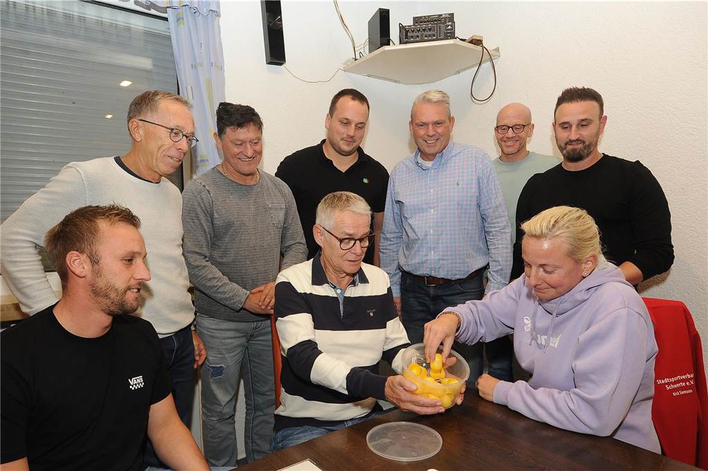 Bei der Auslosung zur Hallenfußball-Stadtmeisterschaft der Alten Herren war der SC Hennen nicht im Lostopf.