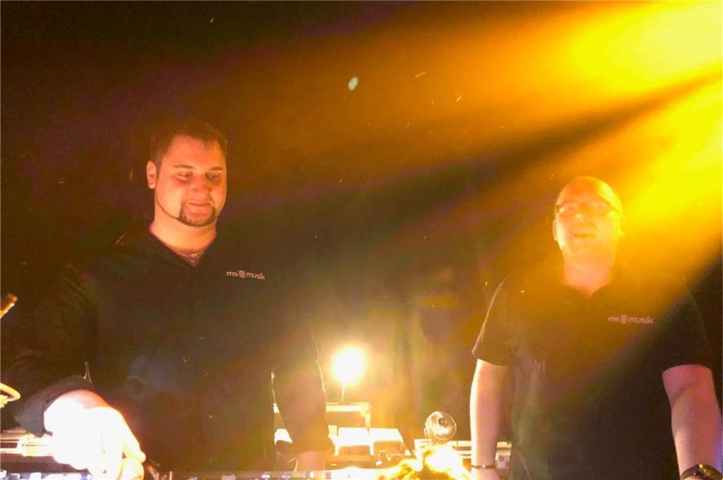 „Best-of-Party“ in Werne findet doch statt - per Livestream direkt im eigenen Wohnzimmer Bei der „Best-of-Party@home" werden Manuel Michelt (r.) und Mories Mattern von MS-Musik auflegen.