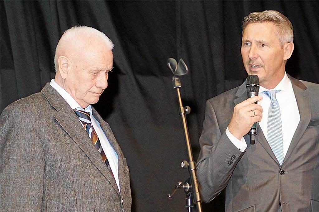 Der „Boss“ wird 90: SSV Mühlhausen ist das Lebenswerk von Franz Kampmann Bei der Championsgala Unna 2017 wurde Franz Kampmann (l.) - hier mit Moderator Andreas Tracz - für sein Lebenswerk ausgezeichnet.
